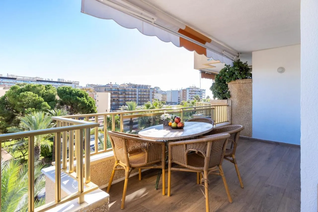 Apartamento Amplio apartamento con gran terraza con vistas a solo 50m de la playa, Salou España