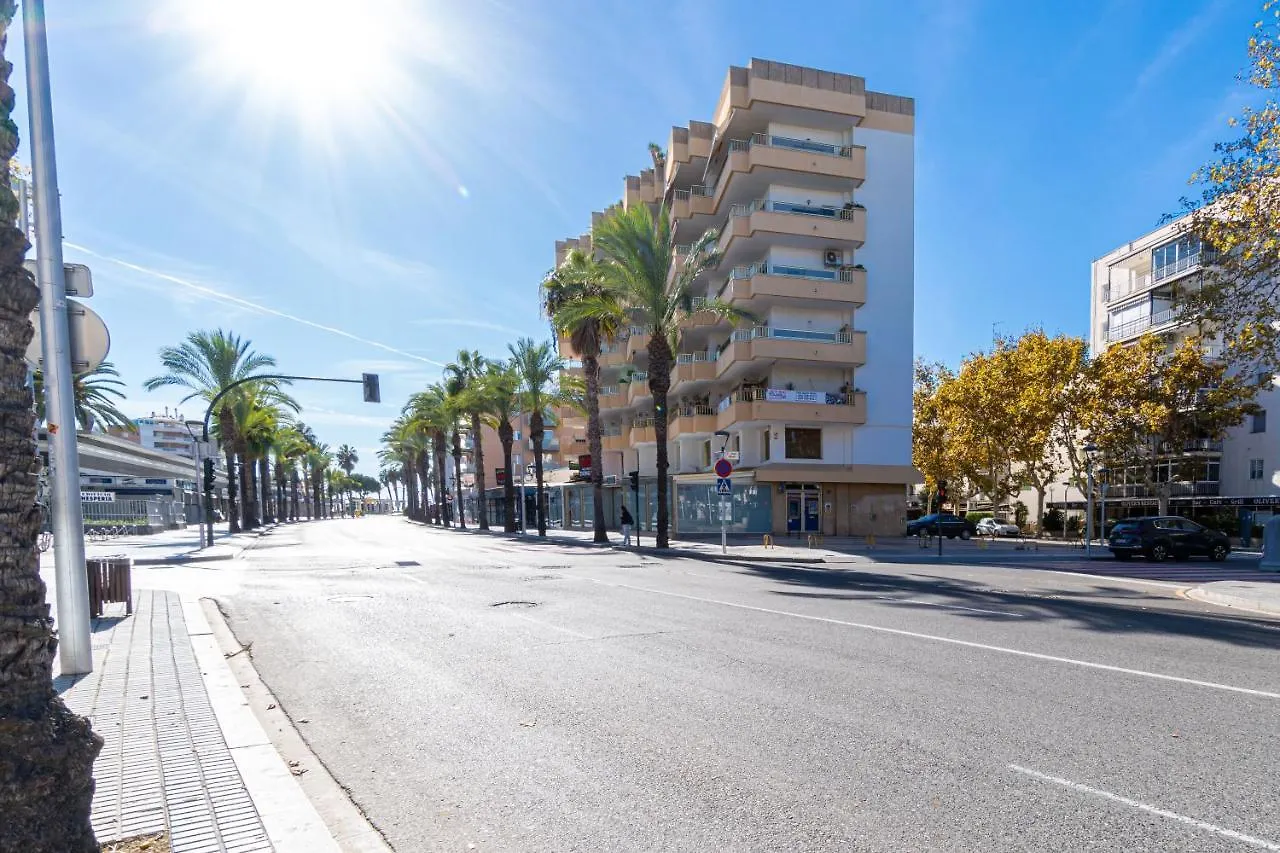 Apartamento Amplio apartamento con gran terraza con vistas a solo 50m de la playa, Salou 0*,